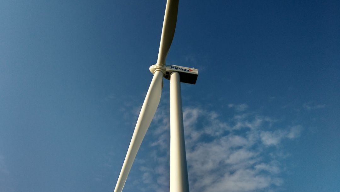 Uno de los aerogeneradores en funcionamiento