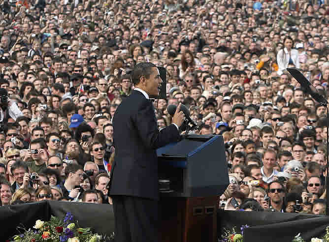 Obama da un discurso ante miles de personas, como previa a la reunión con los líderes europeos