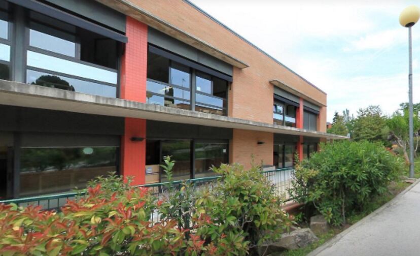 Entrada de l'escola la Farga a Sant Cugat