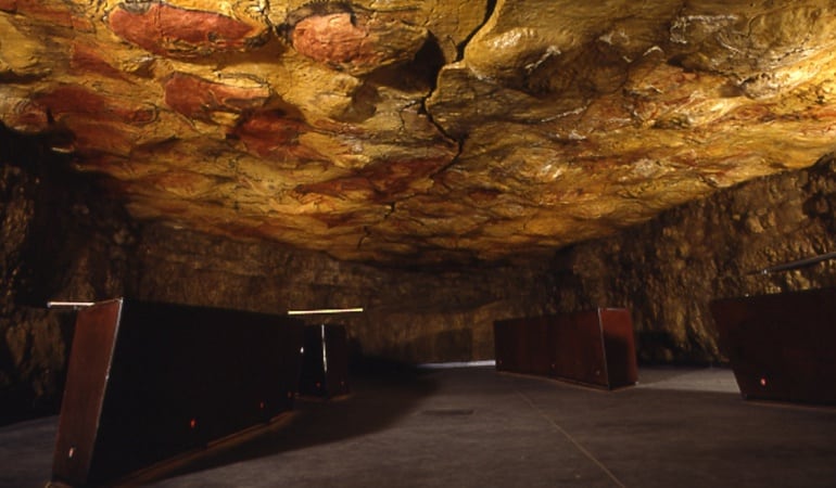 Reproducción de la sala de pinturas de la Cueva de Altamira en Santillana del Mar