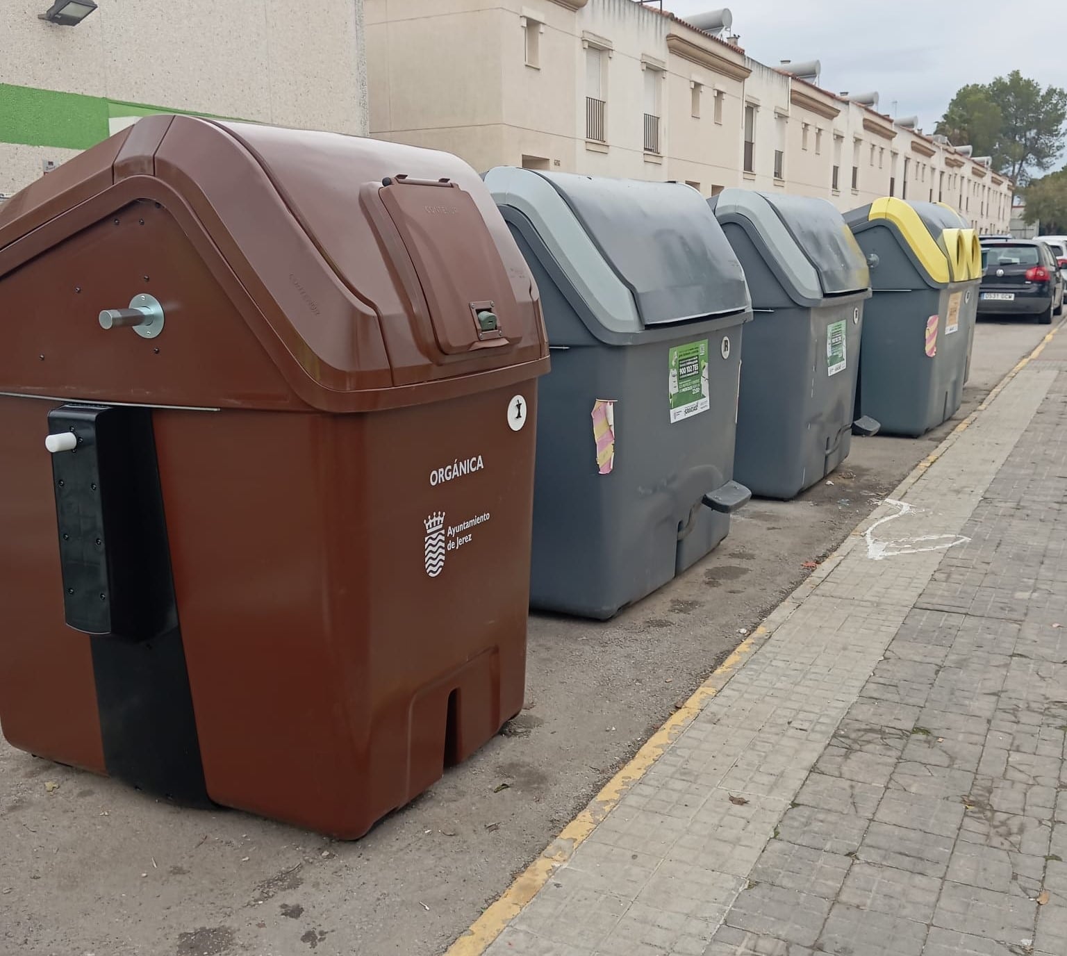 Contenedor marrón colocado en Guadalcacín