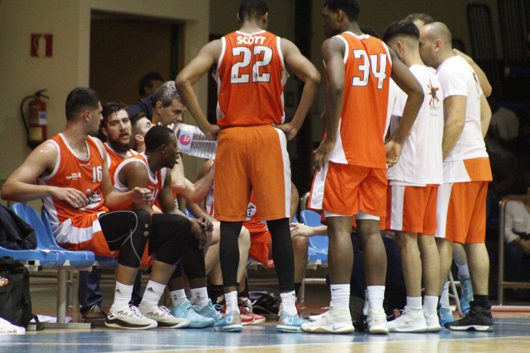 Jugadores del Aloe Plus Lanzarote durante un partido de la pasada temporada.