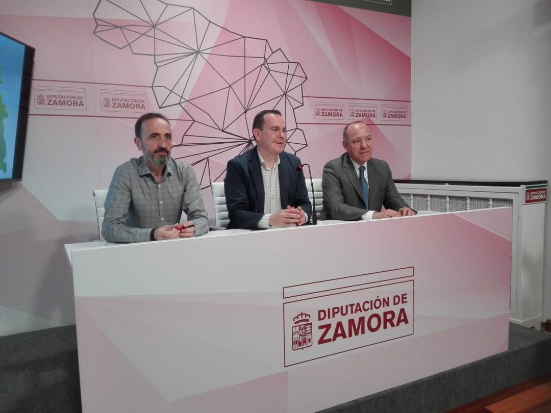 (Archivo) Jose Luis Prieto, Francisco José Requejo y José María Barrios durante la rueda de prensa en el año 2020