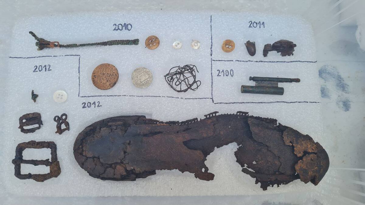 Los objetos encontrados en las fosas de Son Coletes han permitido identificar cómo iban vestidos o el nivel económico de los milicianos