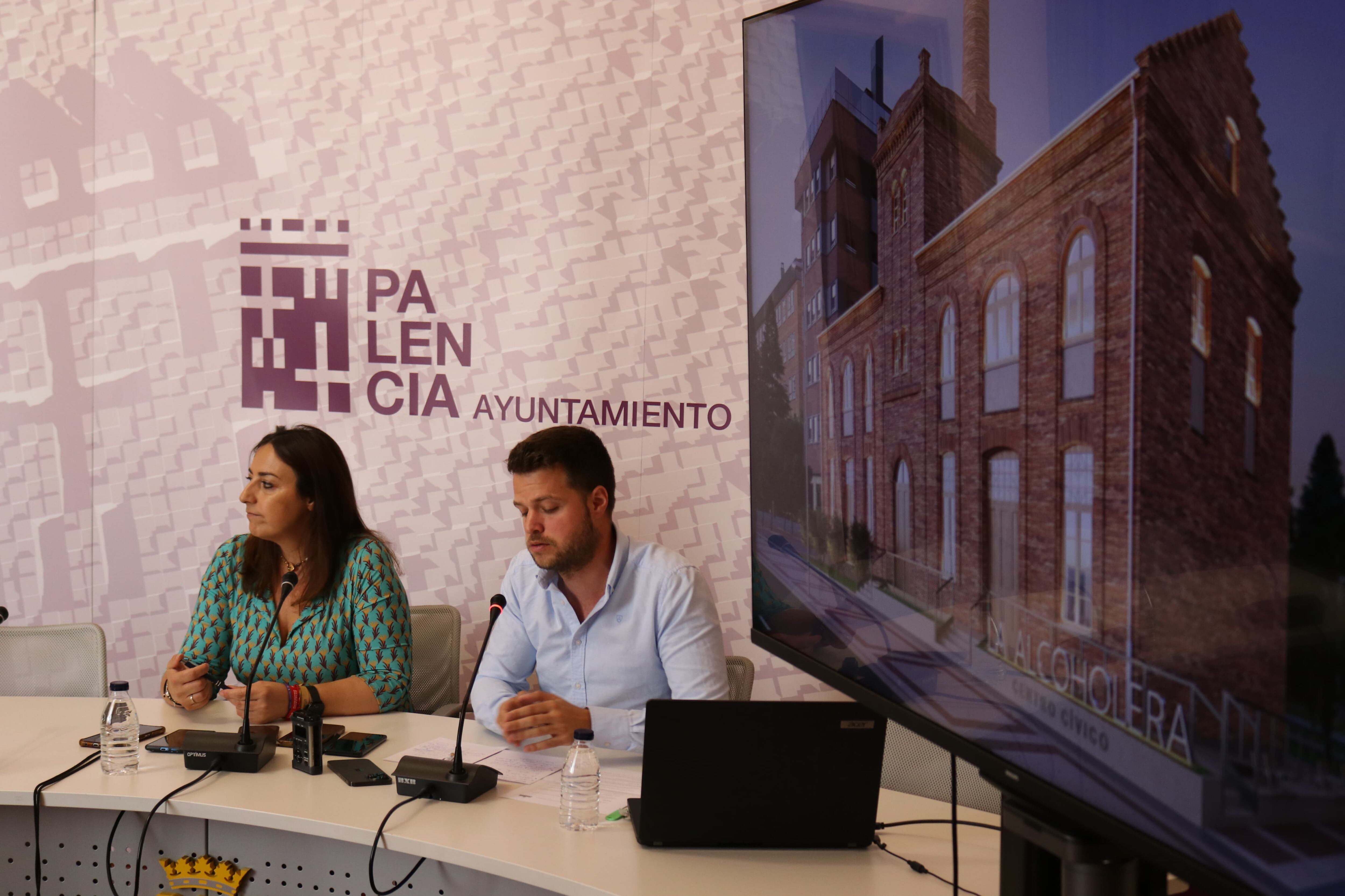 Miriam Andrés y Álvaro Bilbao en rueda de prensa en el Ayuntamiento de Palencia