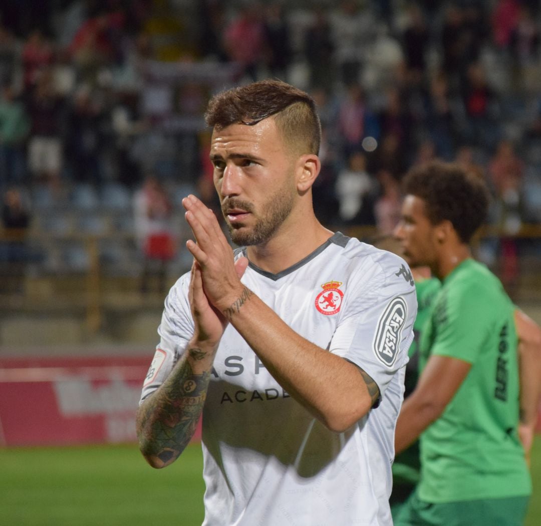 Dioni aplaude al público del Reino de León