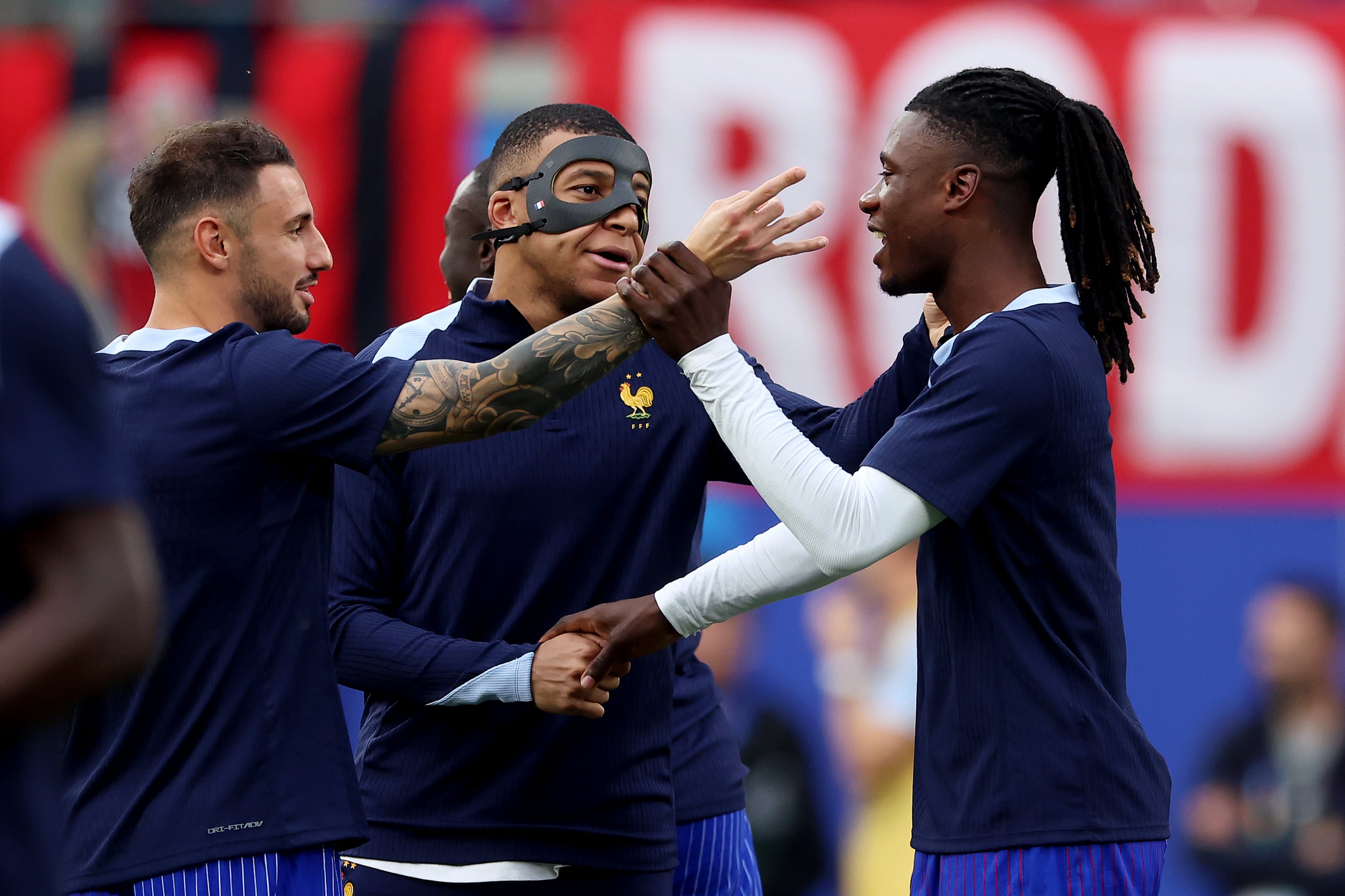Kylian Mbappé y Eduardo Camavinga, en un entrenamiento con Francia