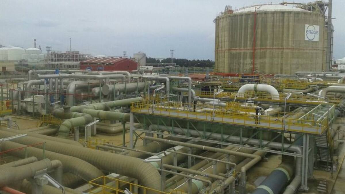 Las obras de la regasificadora de Tenerife empezarán el próximo semestre