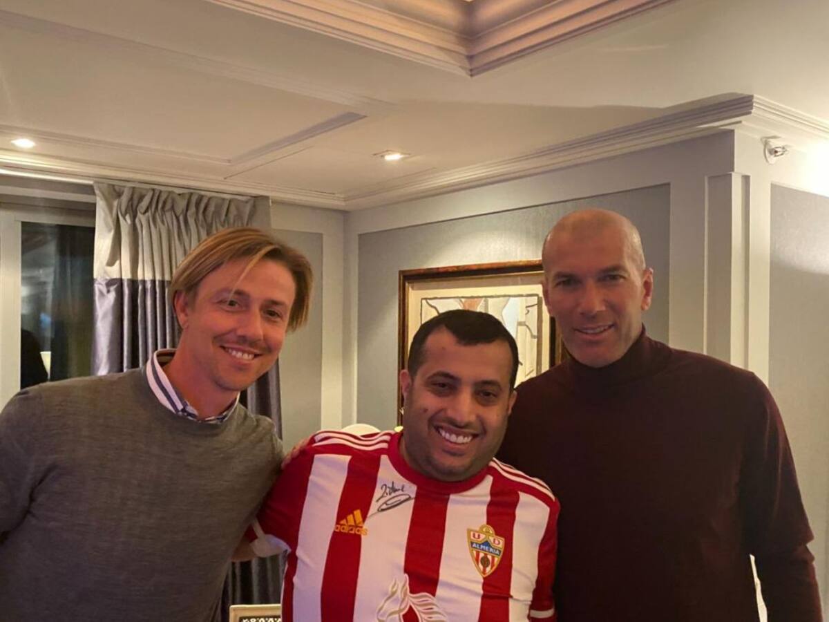 El propietario del Almería se reuniócon Zidane y José María Gutiérrez