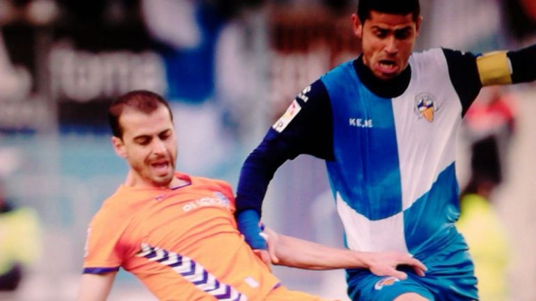 Juanma sufre una lesión muscular en el aductor de su pierna izquierda.