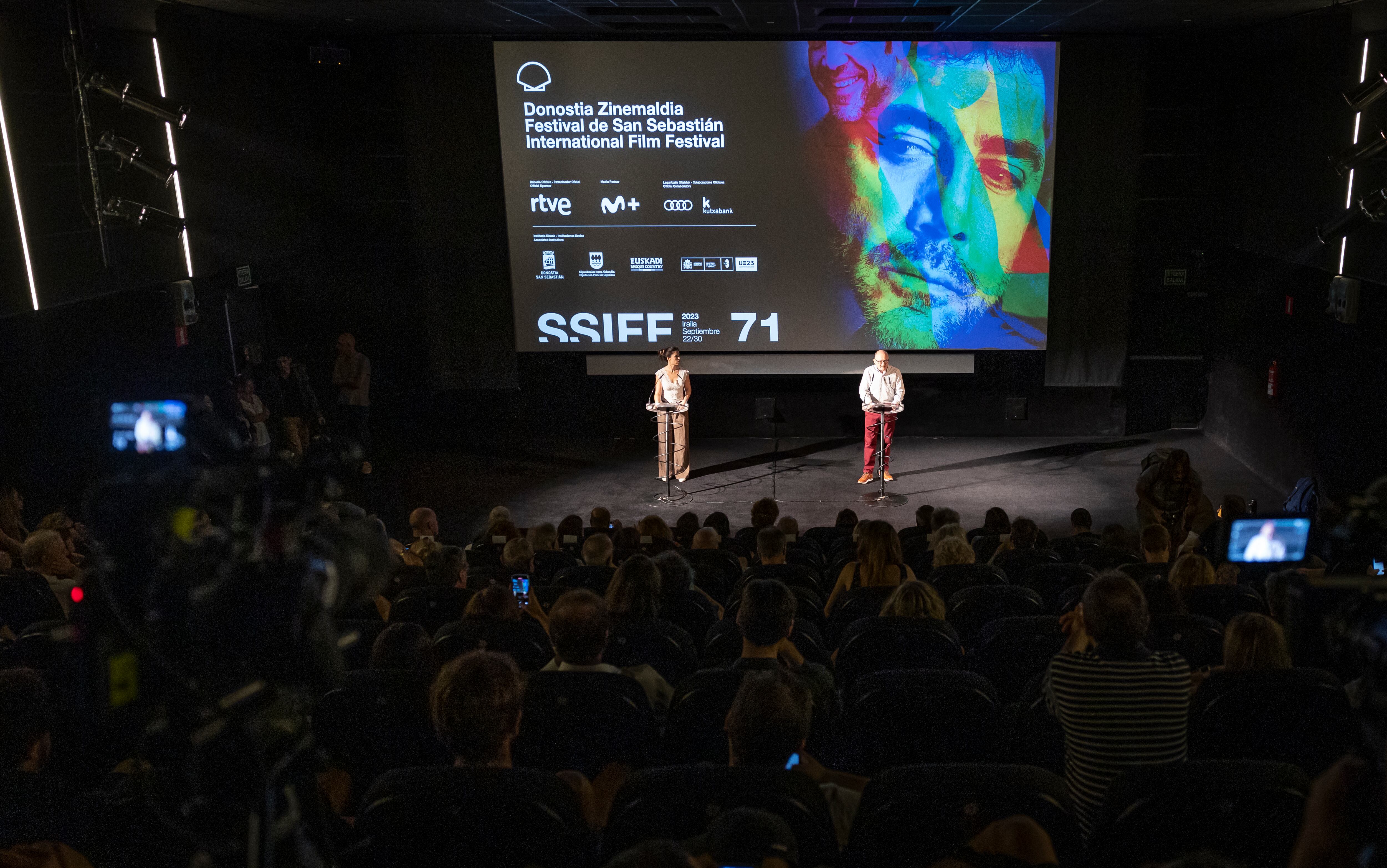 El director del Festival de Cine de San Sebastián, José Luis Rebordinos, y su responsable de Comunicación, Ruth Pérez de Anucita, explican este viernes en San Sebastián que la entrega del Premio Donostia 2023 del Festival de Cine de San Sebastián a Javier Bardem se pospondrá hasta la edición de 2024,  EFE/Javier Etxezarreta