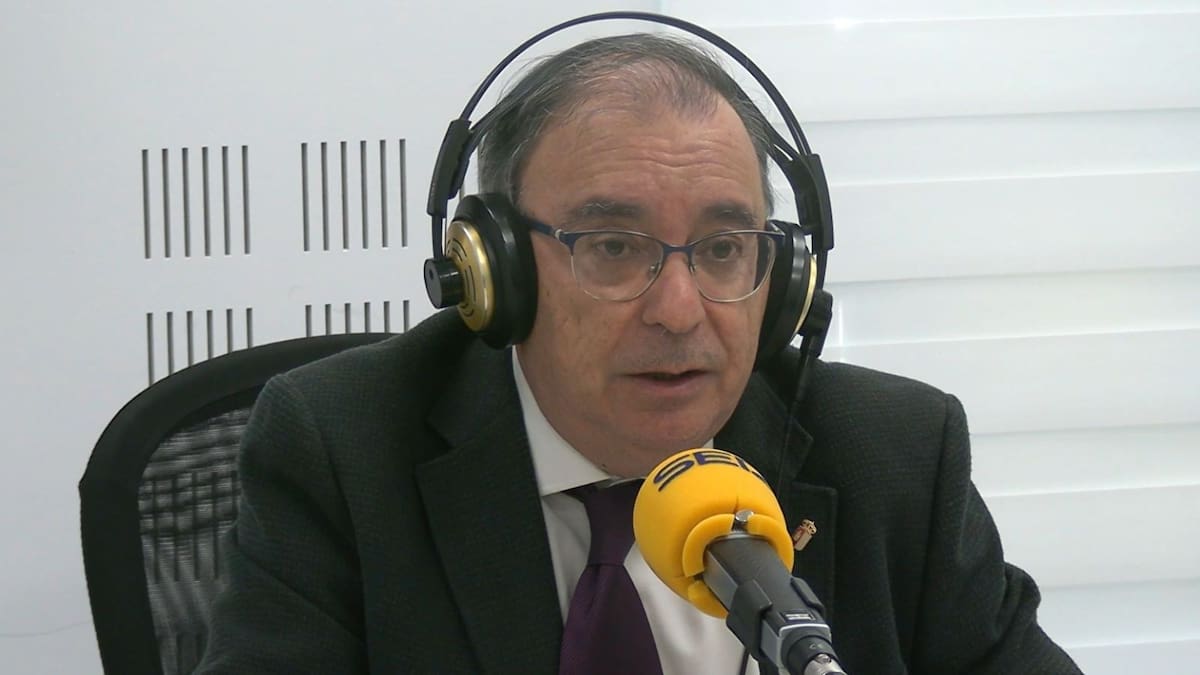 Fernando Mora tras su jubilación: “haré mis entradillas en algunos temas políticos”