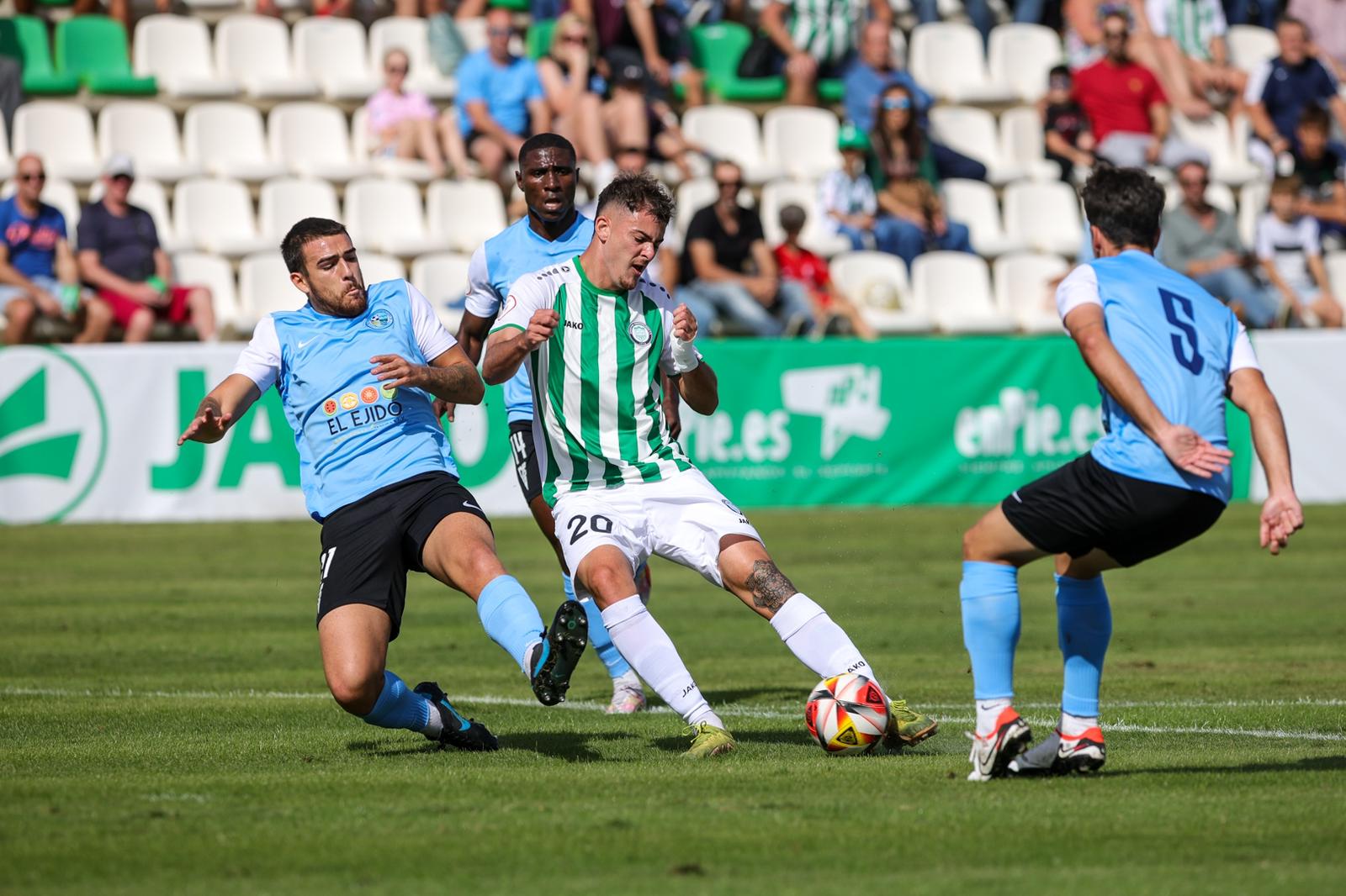 Los ejidenses que empezaron jugando con tres centrales.
