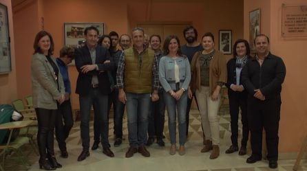 La delegada de educación, Yolanda Caballero y el alcalde, Antonio J. Rodriguez con el director y grupo de profesores del conservatorio