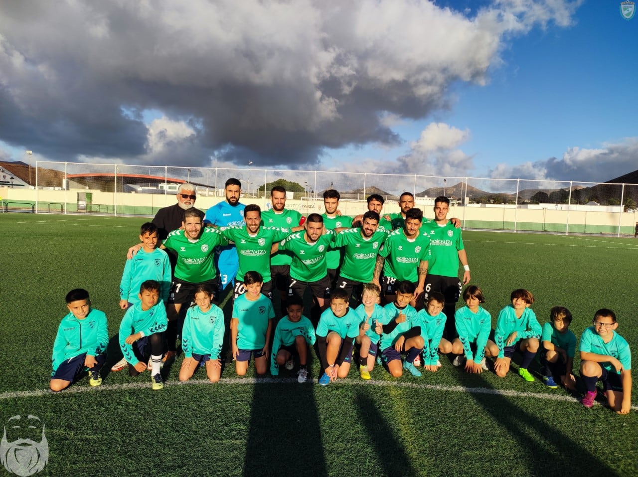 Equipo inicial del Unión Sur Yaiza ante el Santa Brigida.