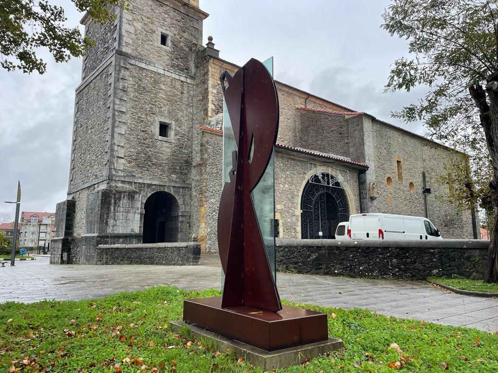 Monumento al Peregrino, obra de Joaquín Martínez Cano.