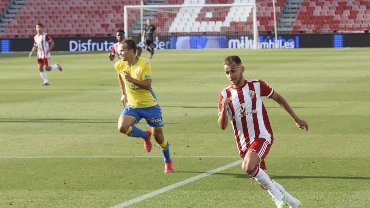 Fran Villalba no se mueve del Almería