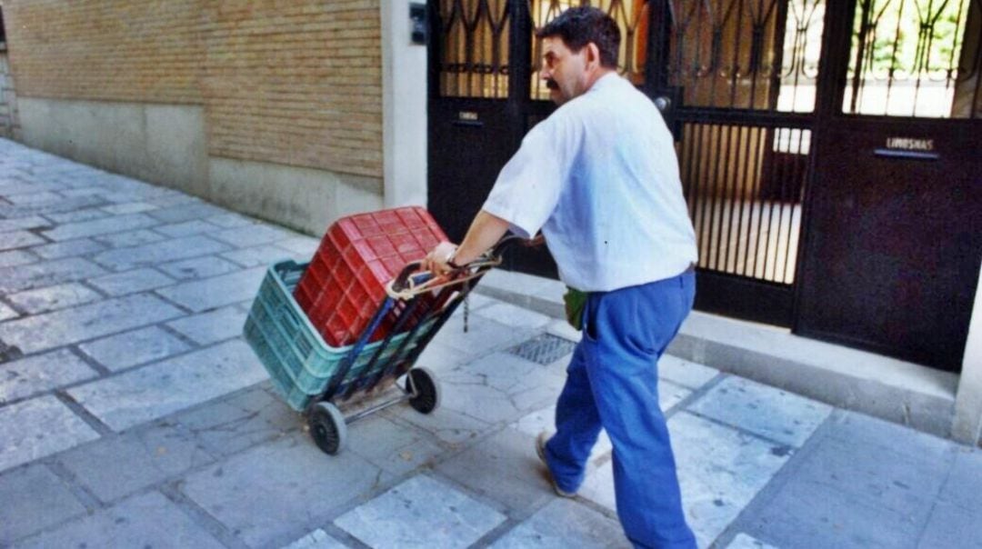 Falito trabajando por las calles de Jaén hace años.