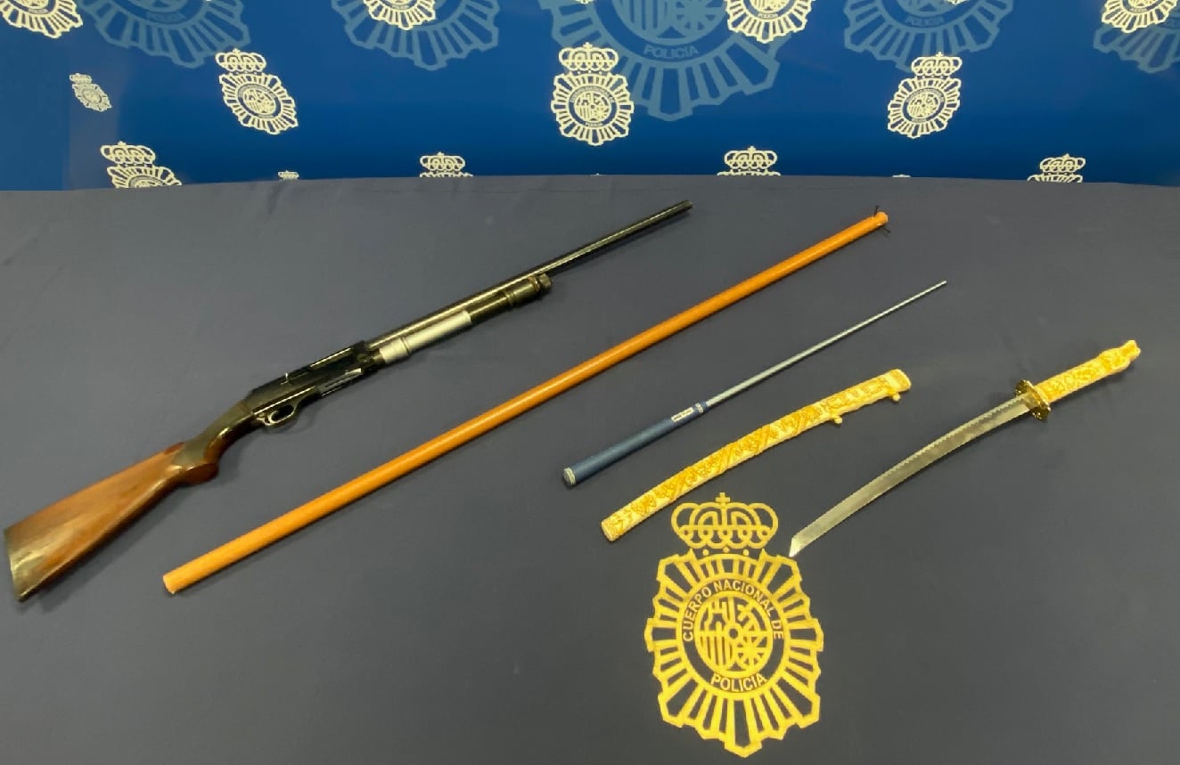Las armas incautadas por los agentes en la barriada de La Palmilla (Málaga)