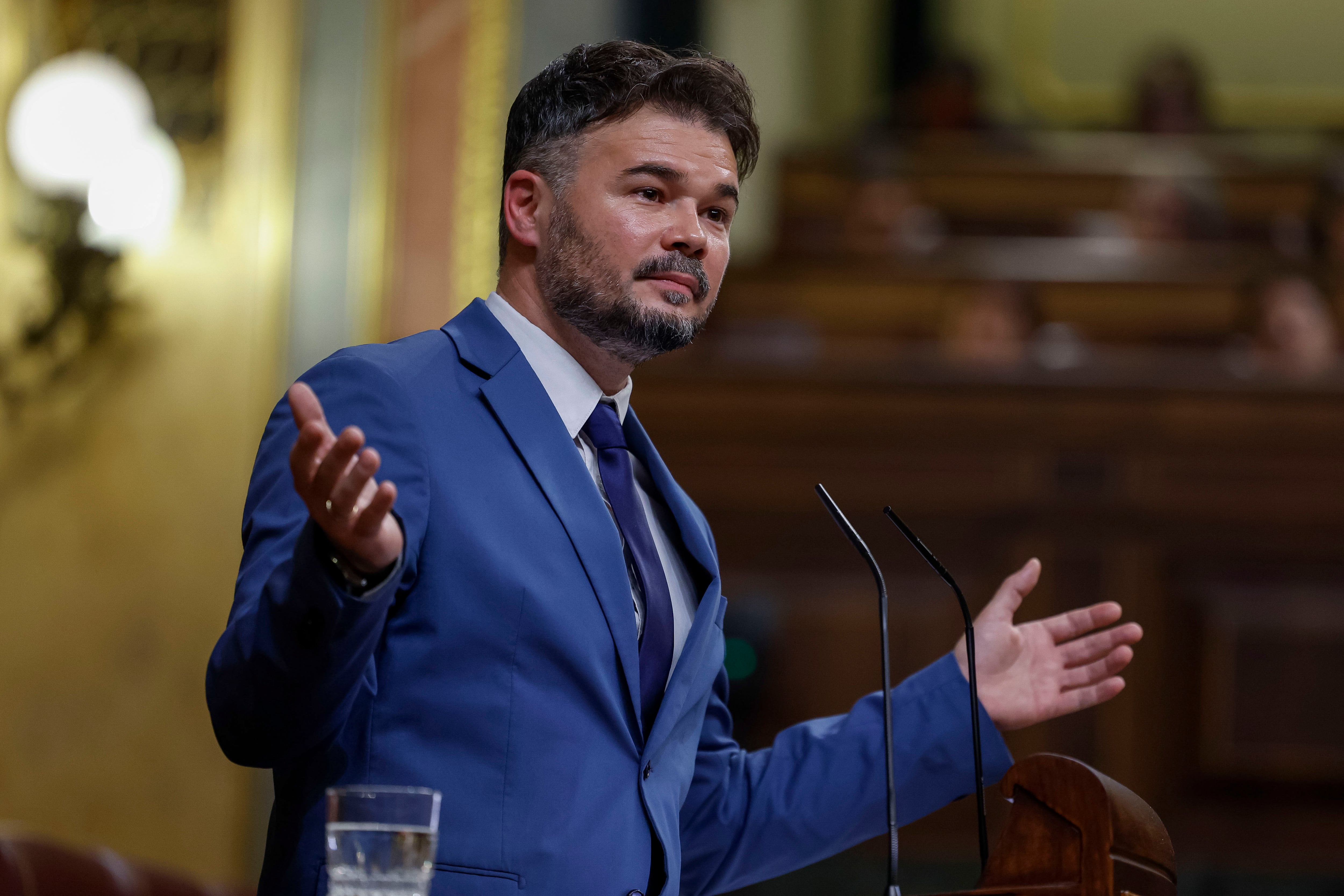 El portavoz de ERC en el Congreso, Gabriel Rufián, interviene durante el primer día del debate de investidura del presidente del Gobierno en funciones, Pedro Sánchez