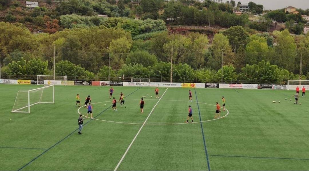 Compás de espera en el Ourense C F después de un positivo en un jugador asintomático. La plantilla hasta la fecha está aislada esperando los resultados de los test del COVID-19