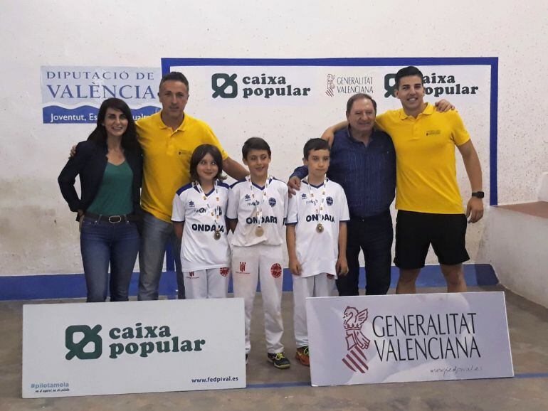 Equipo benjamín de la Escuela Municipal de Pilota de Ondara, campeones autonómicos de Escala i Corda.