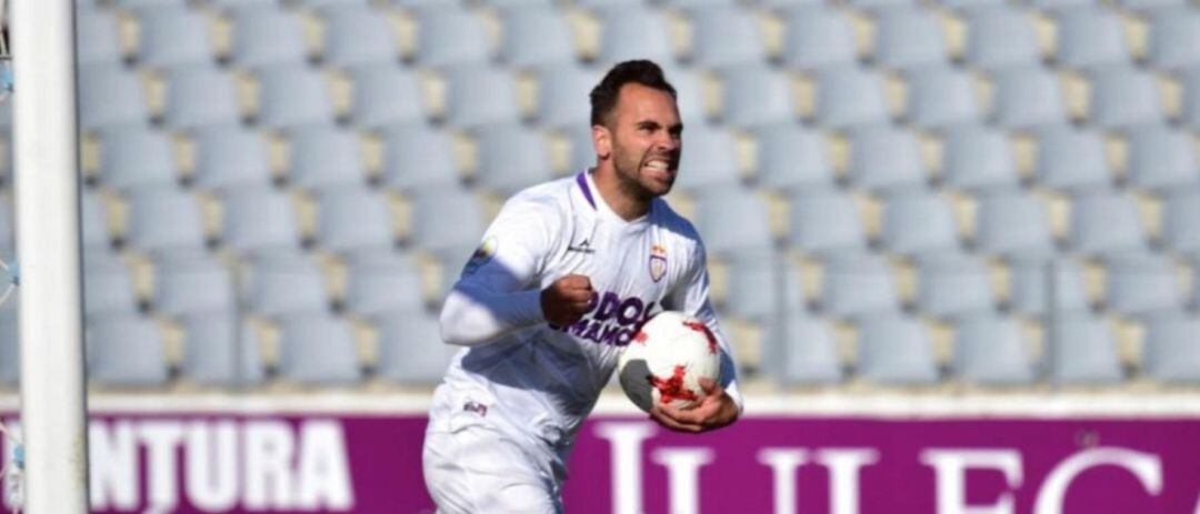 Migue Montes celebra un gol en una de sus anteriores etapas en el Real Jaén CF.