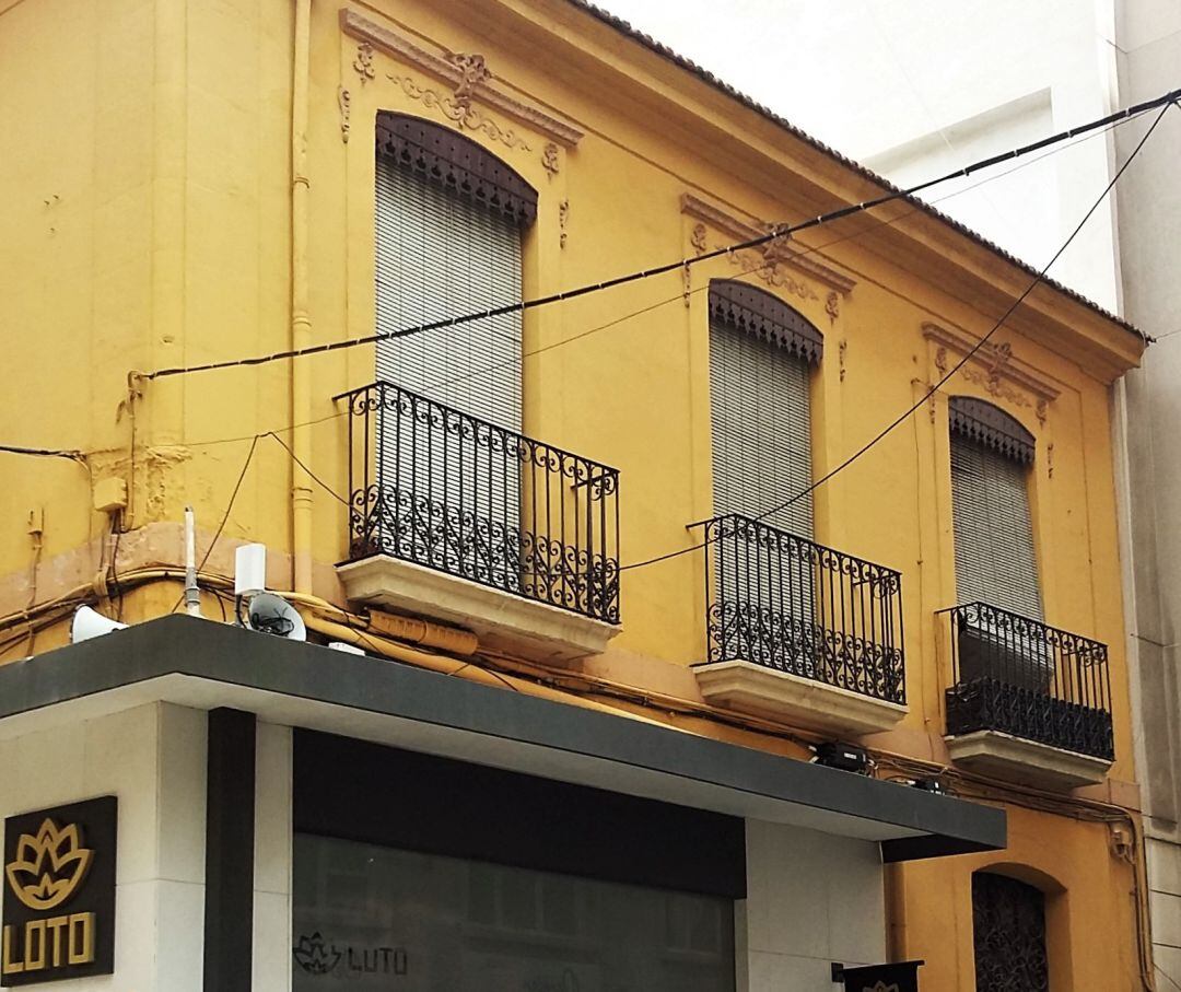 Inmueble de la calle Castaños donde se pretenden construir 22 apartamentos turísticos