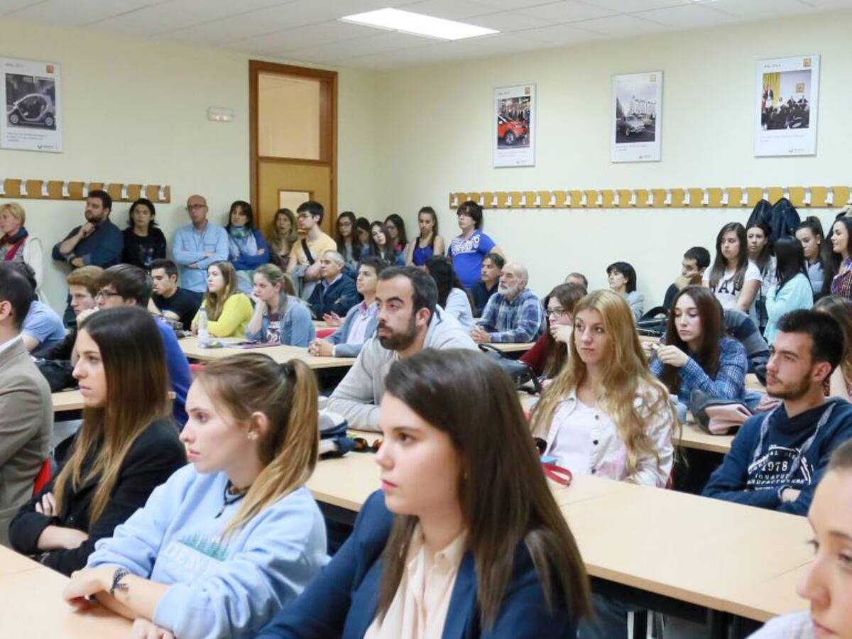 ¿Cuál es la tasa de inserción laboral de la Universidad de Valladolid?