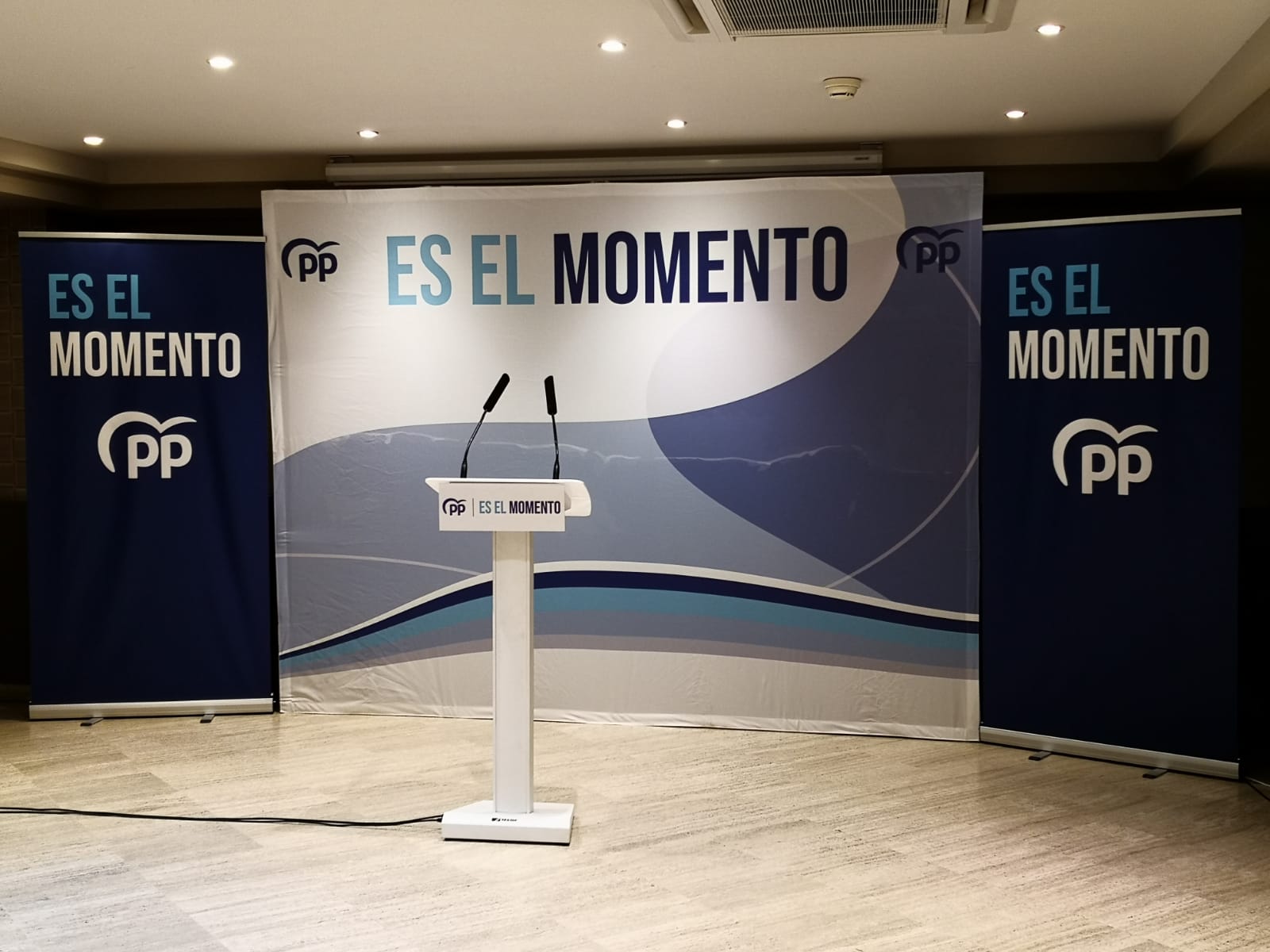 Todo preparado para el discurso al final de la noche