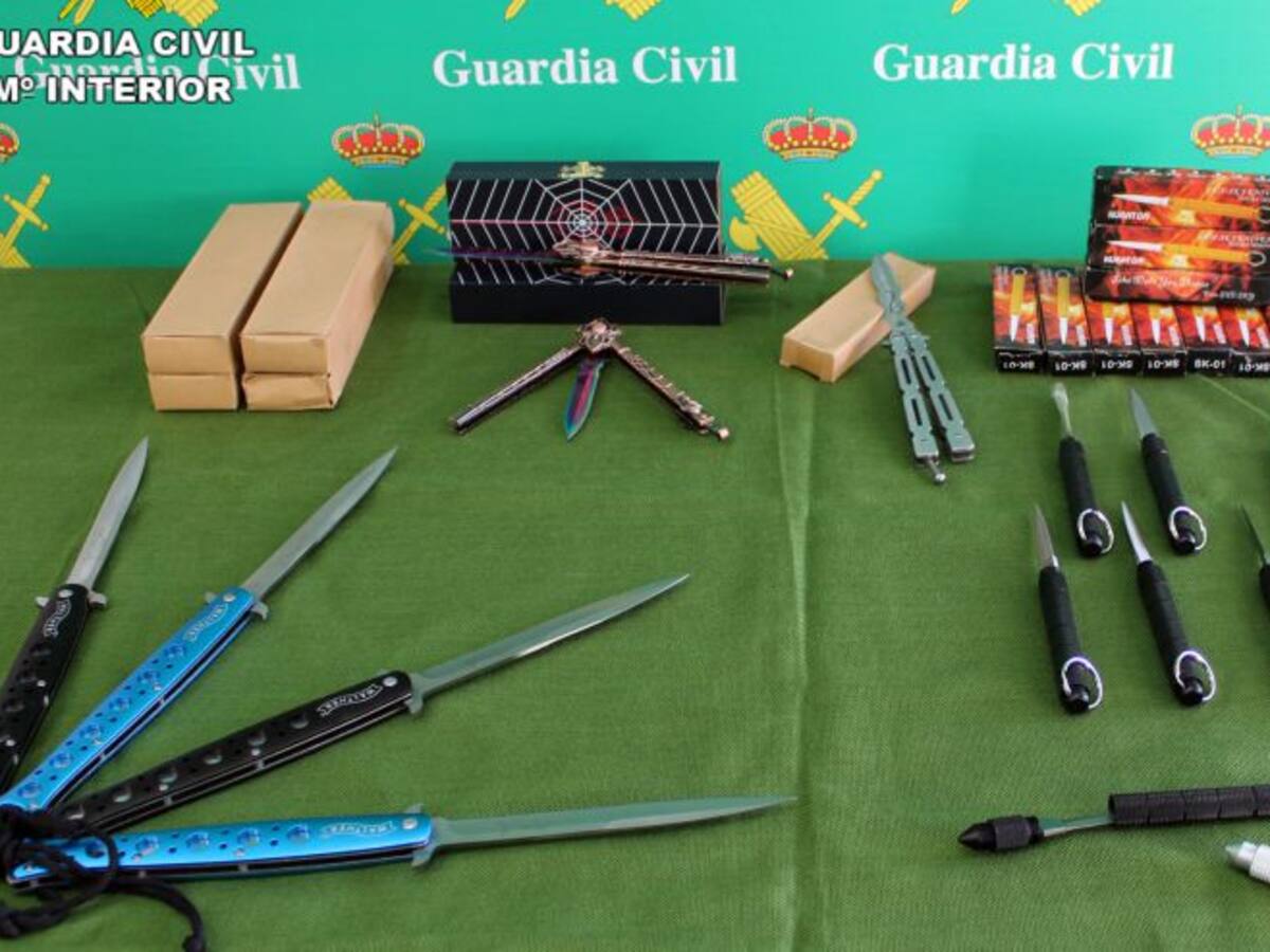 Intervienen una veintena de armas blancas prohibidas en Sangonera