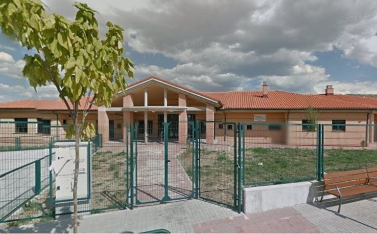 Fachada colegio Trescasas - imagen de archivo