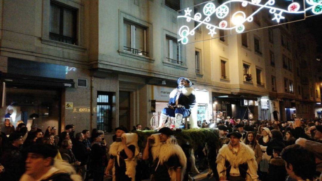 Desfile del Olentzero por las calles de Pamplona en 2019