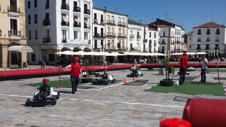 Circuito de karts en la Plaza Mayor de Cáceres