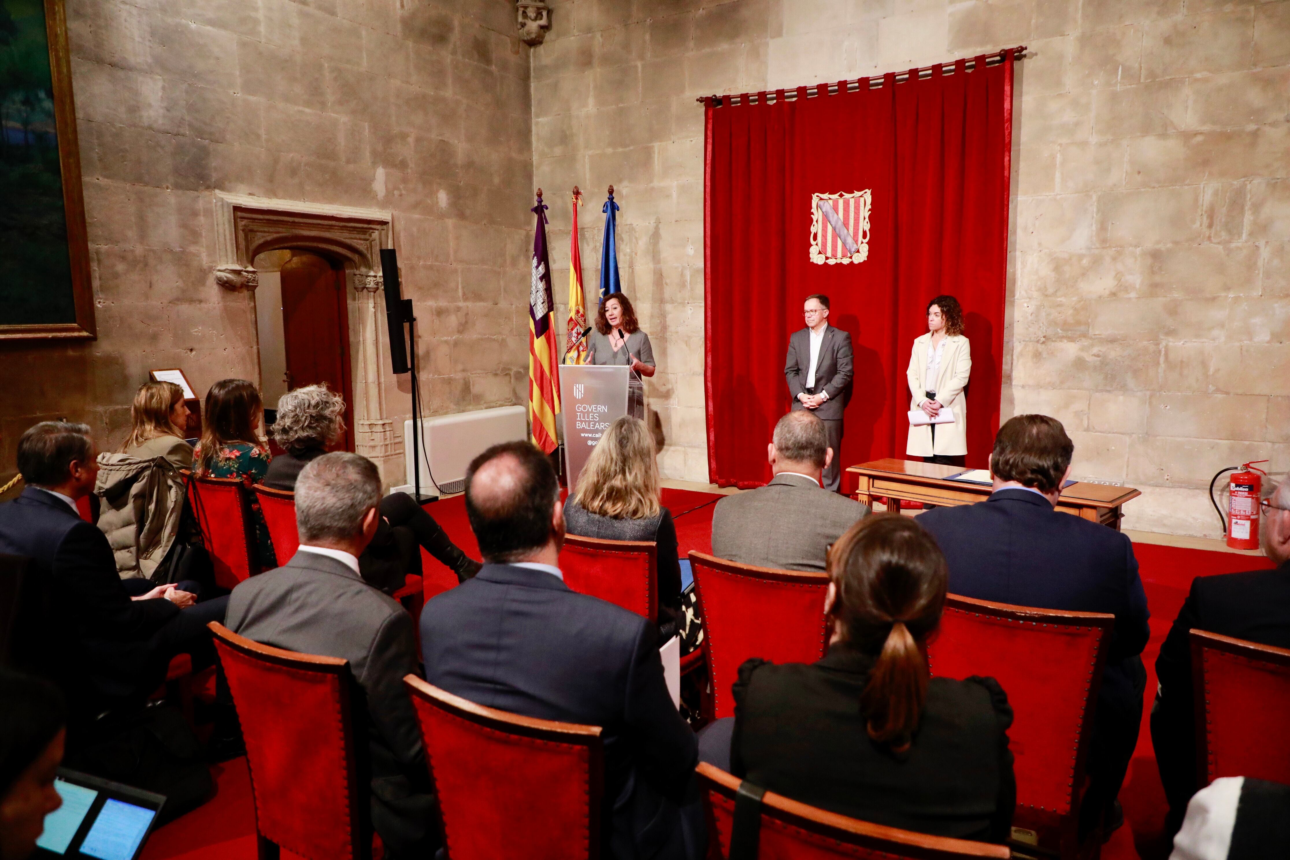 Hoy se ha firmado un convenio entre el Govern y entidades bancarias para facilitar el acceso al crédito