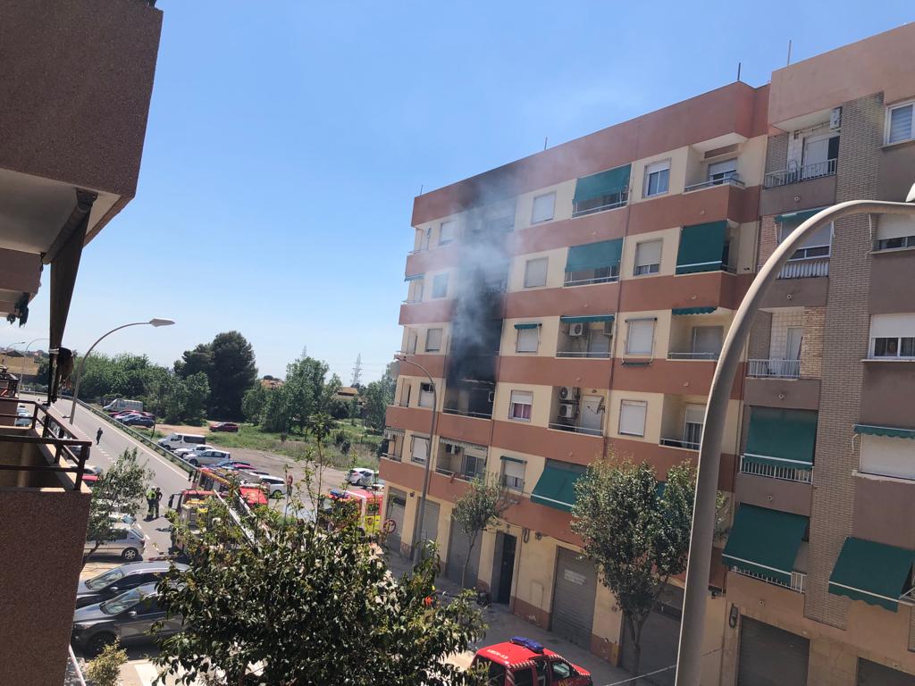 Imagen del edificio incendiado en el barrio de Natzaret, en València.