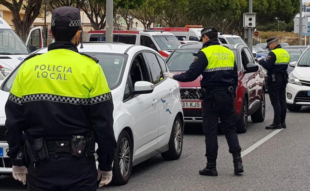 Imagen de archivo de un control de la Policía Local de Alicante