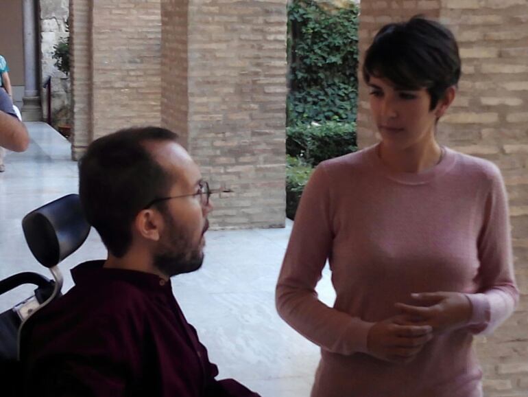 Pablo Echenique con la Presidenta de las Cortes, Violeta Barba