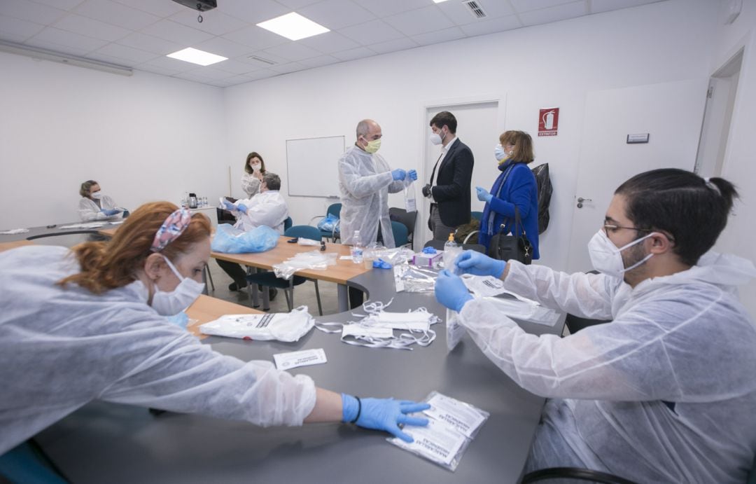 El Ayuntamiento de Gandia prepara las mascarillas para repartir