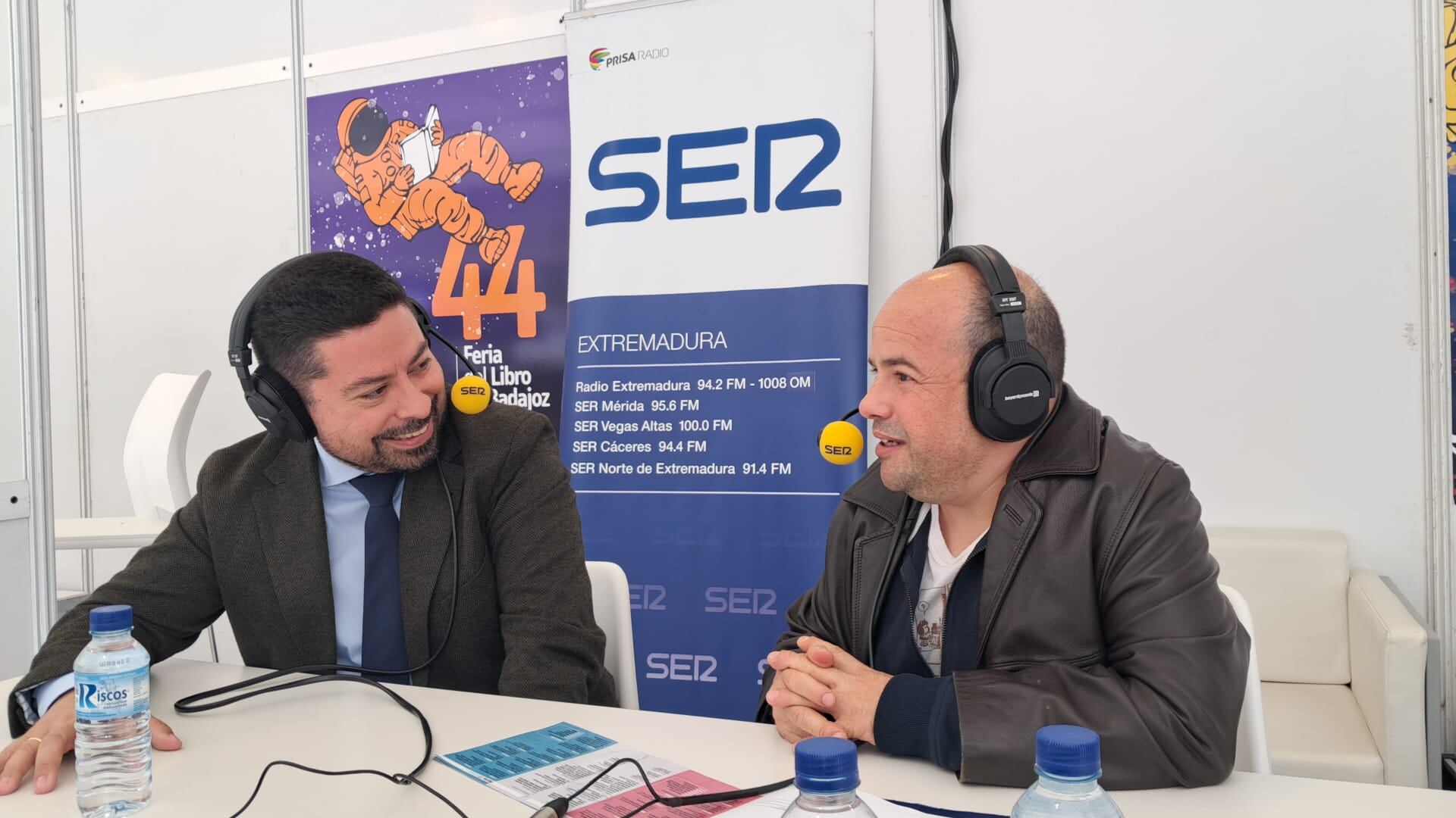 José Antonio Casablanca, concejal de cultura, ferias y fiestas en la edición especial de Hoy por Hoy Badajoz desde la Feria del Libro 2025