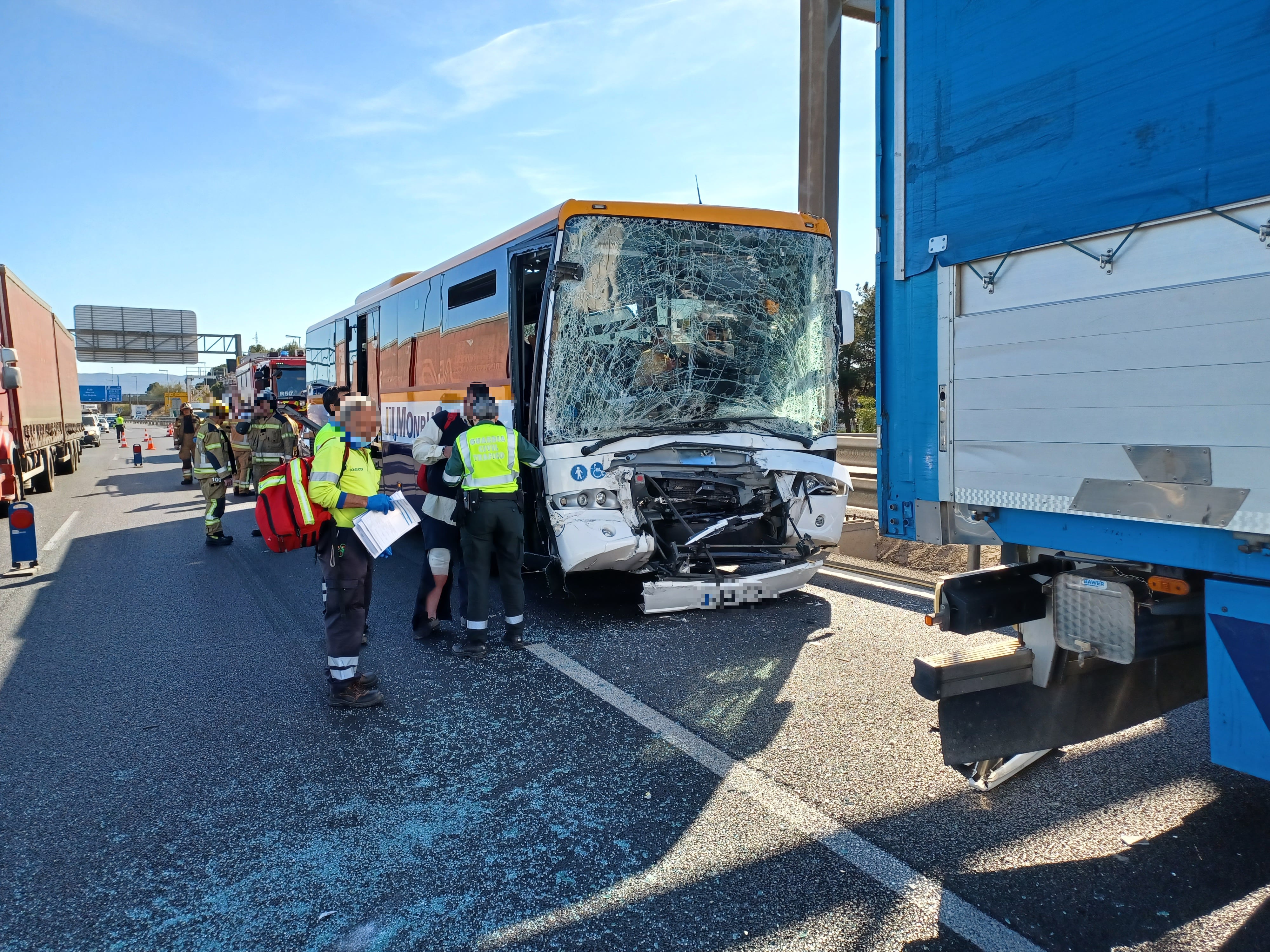 Cinco heridos en un accidente múltiple en el nudo de Espinardo (Murcia)