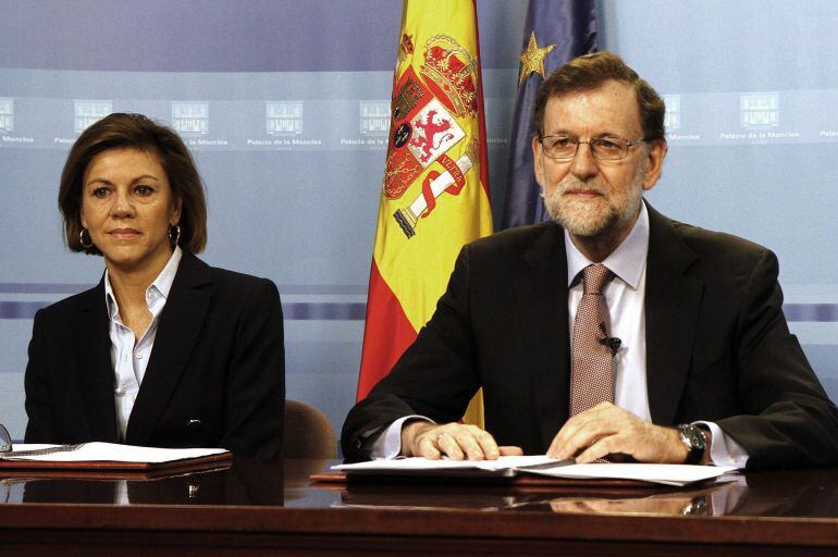 El presidente del Gobierno, Mariano Rajoy, junto a la ministra de Defensa, María Dolores de Cospedal