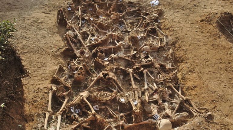 Una de las fosas comunes descubiertas en Estépar (Burgos) proveniente de agosto-septiembre de 1936, al inicio de la Guerra Civil Española.