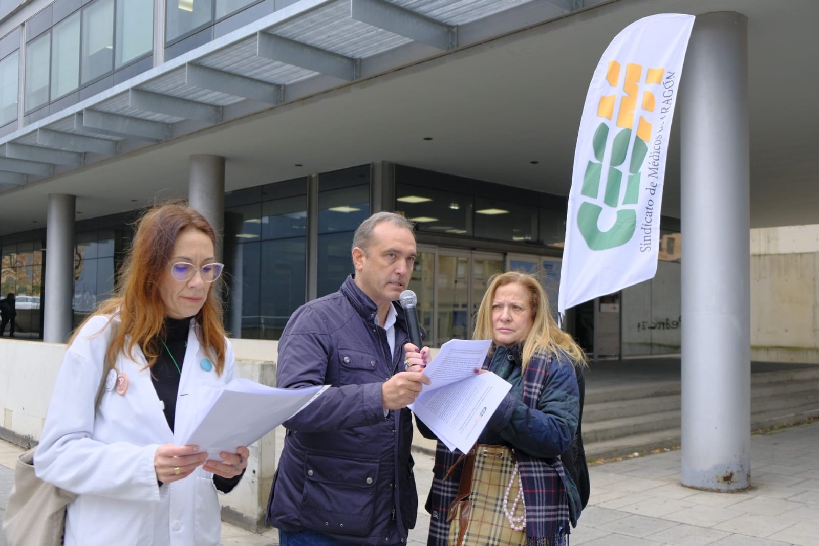 Concentración de los médicos en huelga en Aragón
