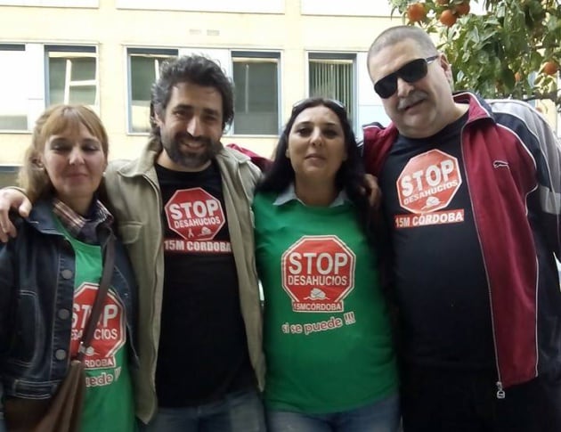 Foto de grupo con Stop Desahucios.