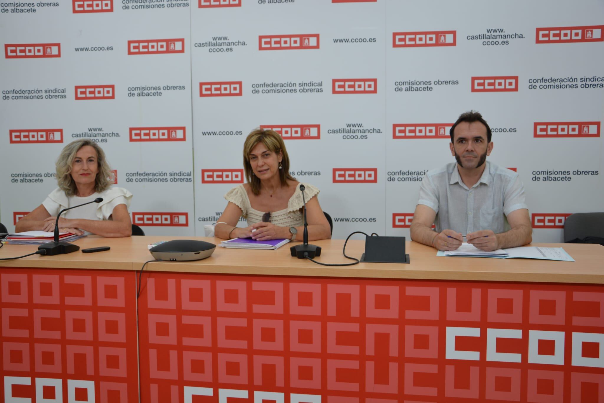 Amelia Valero, secretaria provincial de la Federación de Servicios a la Ciudadanía; Carmen Juste, secretaria provincial de CCOO en Albacete; y Agustín Zamora, abogado de CCOO