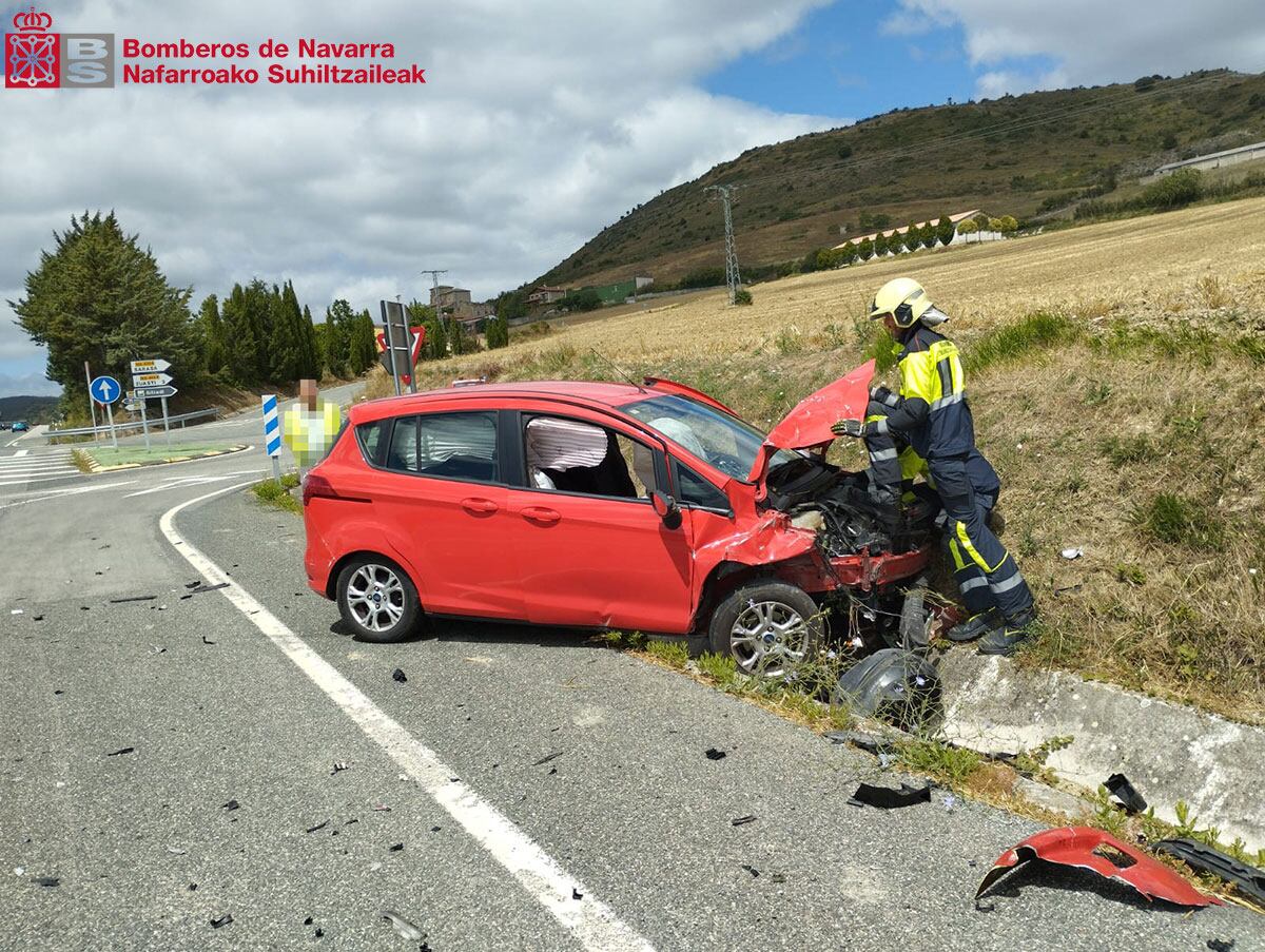 Trasladada una persona al Hospital Universitario de Navarra tras sufrir un accidente vial en Sarasa