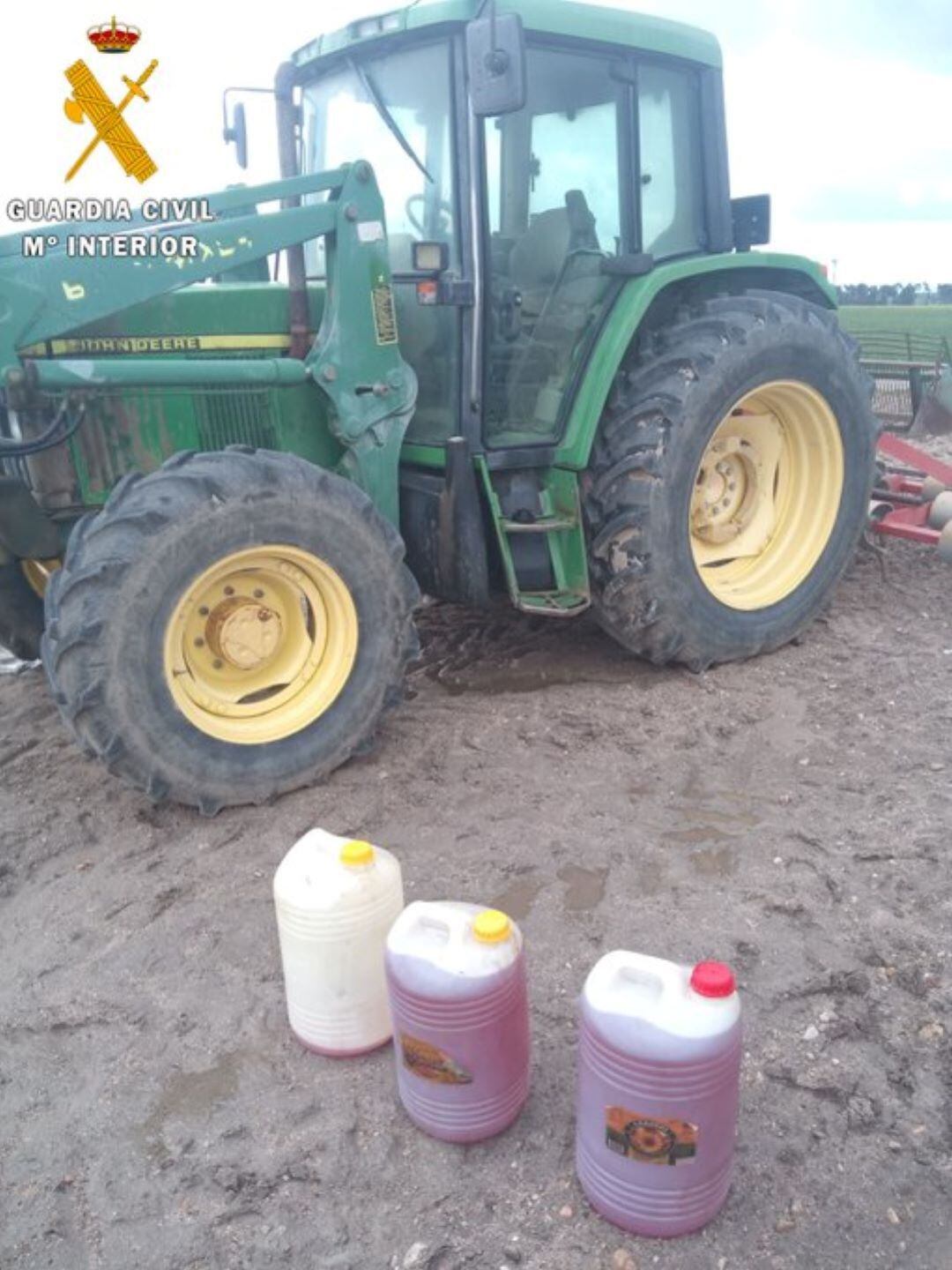 La Guardia Civil de Segovia investiga a dos hombres por sustraer 75 litros de gasoil de un tractor