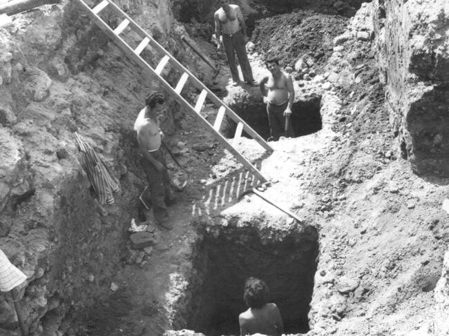 Trabajos de excavación en la Plaza de la Virgen en los años 1959-60