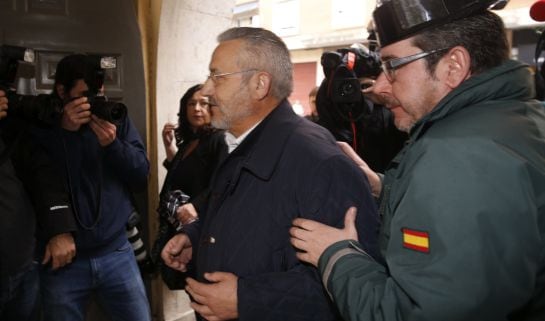 GRA061. VALENCIA, 29/01/2016.- El concejal popular en el Ayuntamiento de Valencia Miquel Domínguez, a su llegada esta mañana a la Comandancia de la Guardia Civil donde ha acudido a declarar en calidad de investigado en el conocido como caso Imelsa. EFE/Ka